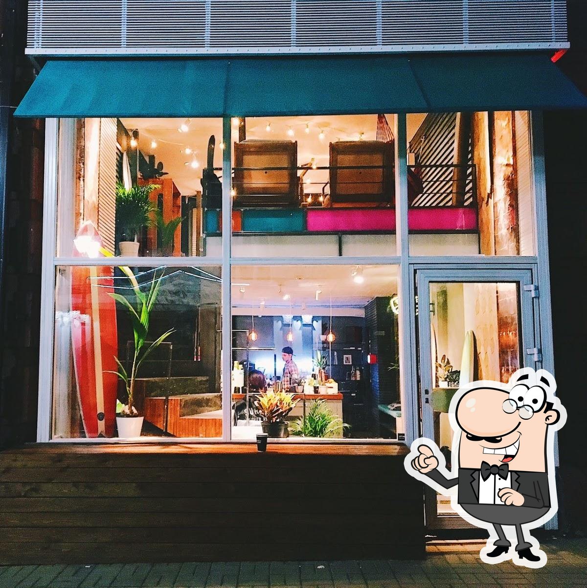 Забронируйте столик в "Surf Coffee".