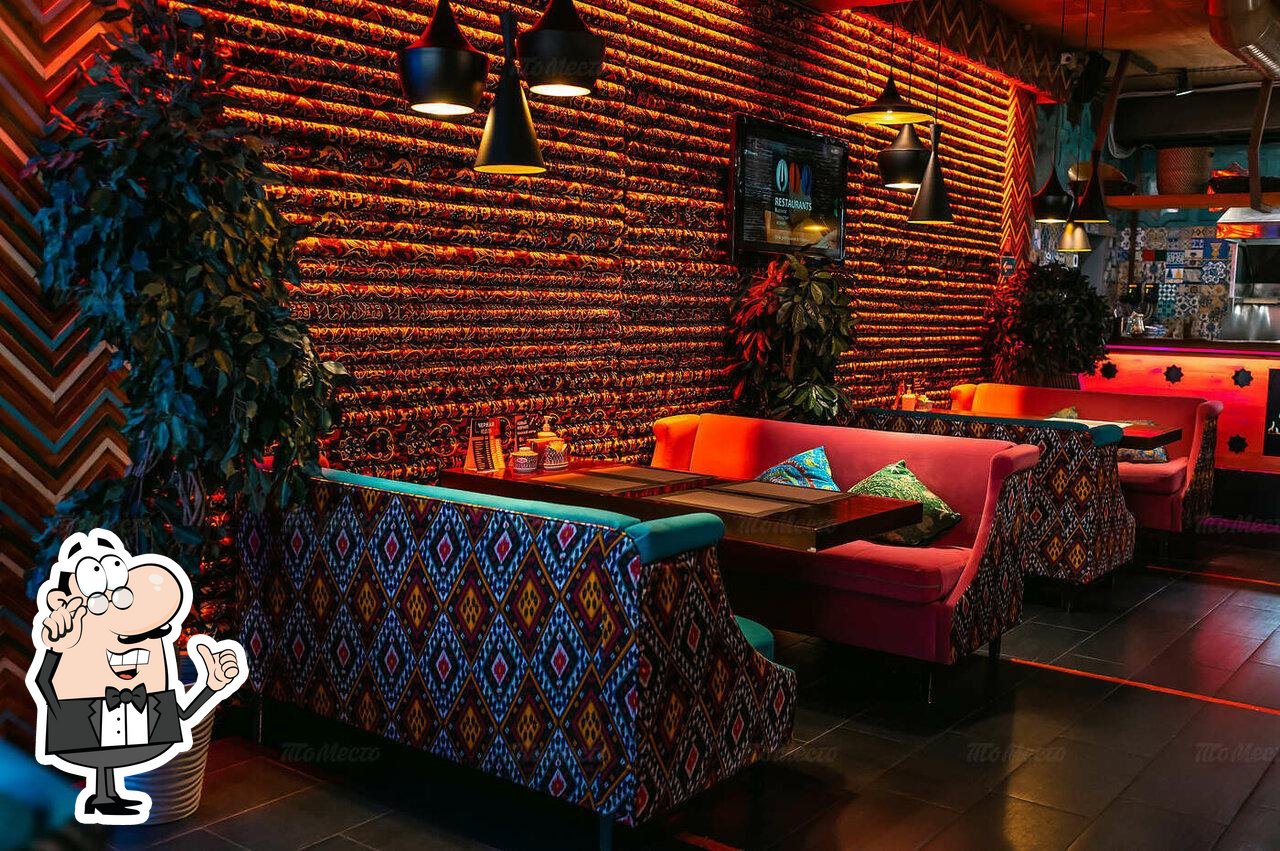 Посмотрите на внутренний интерьер "Plovlounge".