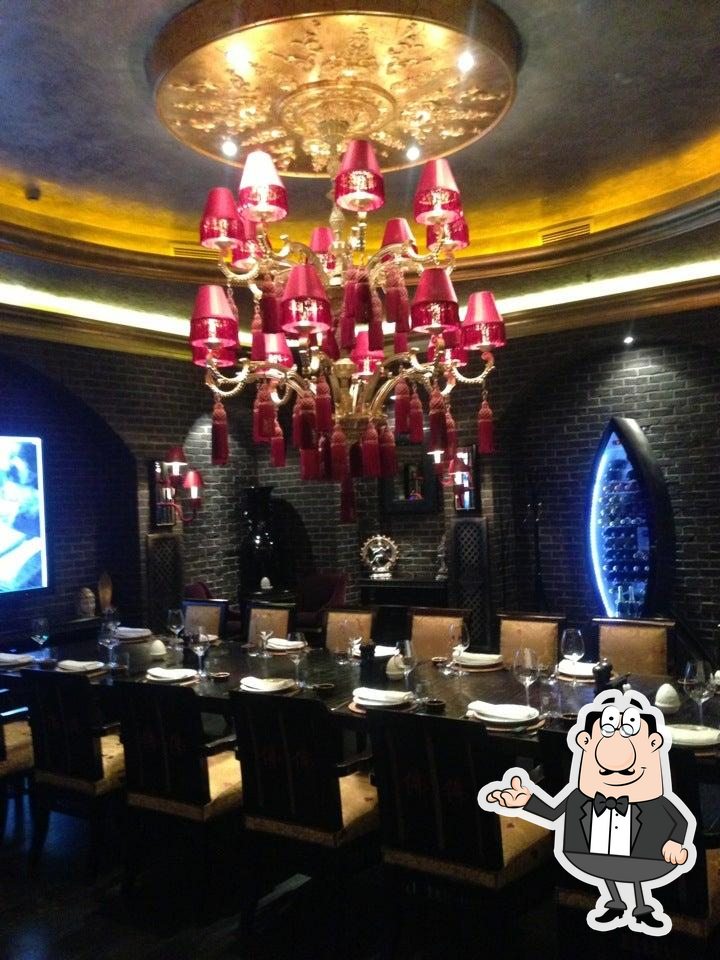 Посмотрите на внутренний интерьер "Buddha-Bar".