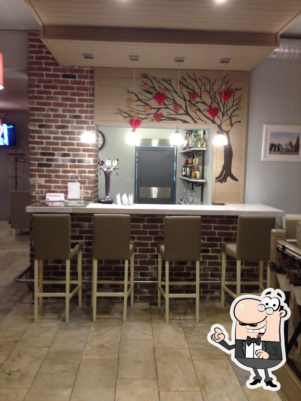 Посмотрите на внутренний интерьер "Революция кухня".