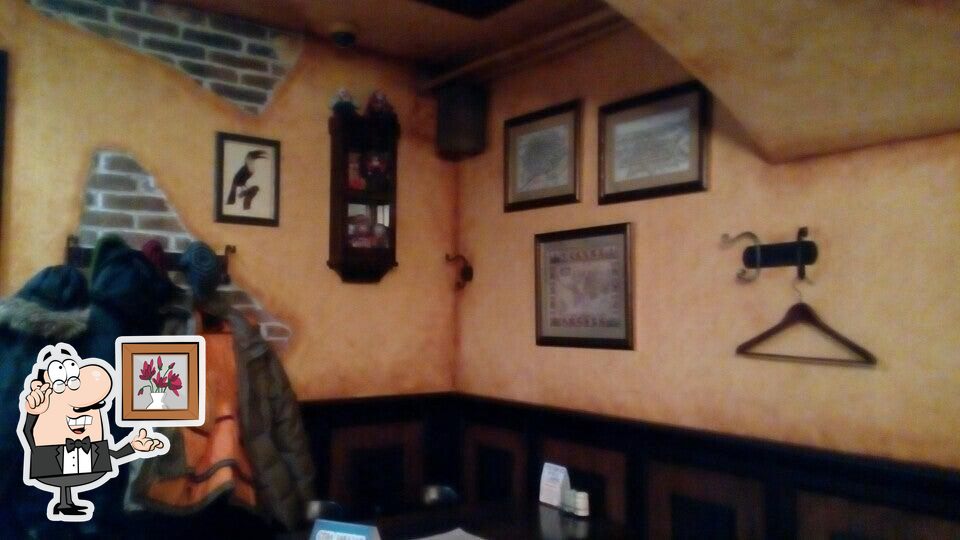 Посмотрите на внутренний интерьер "John Gregor Old Pub".