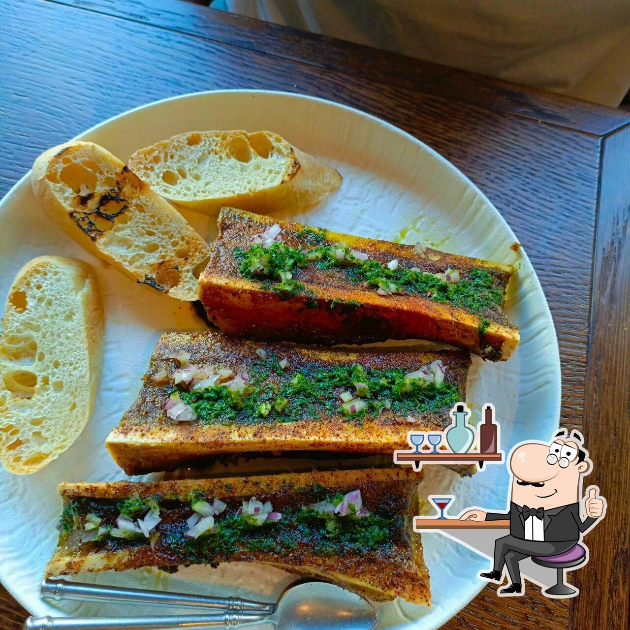 Интерьер "Meat Happens BBQ".