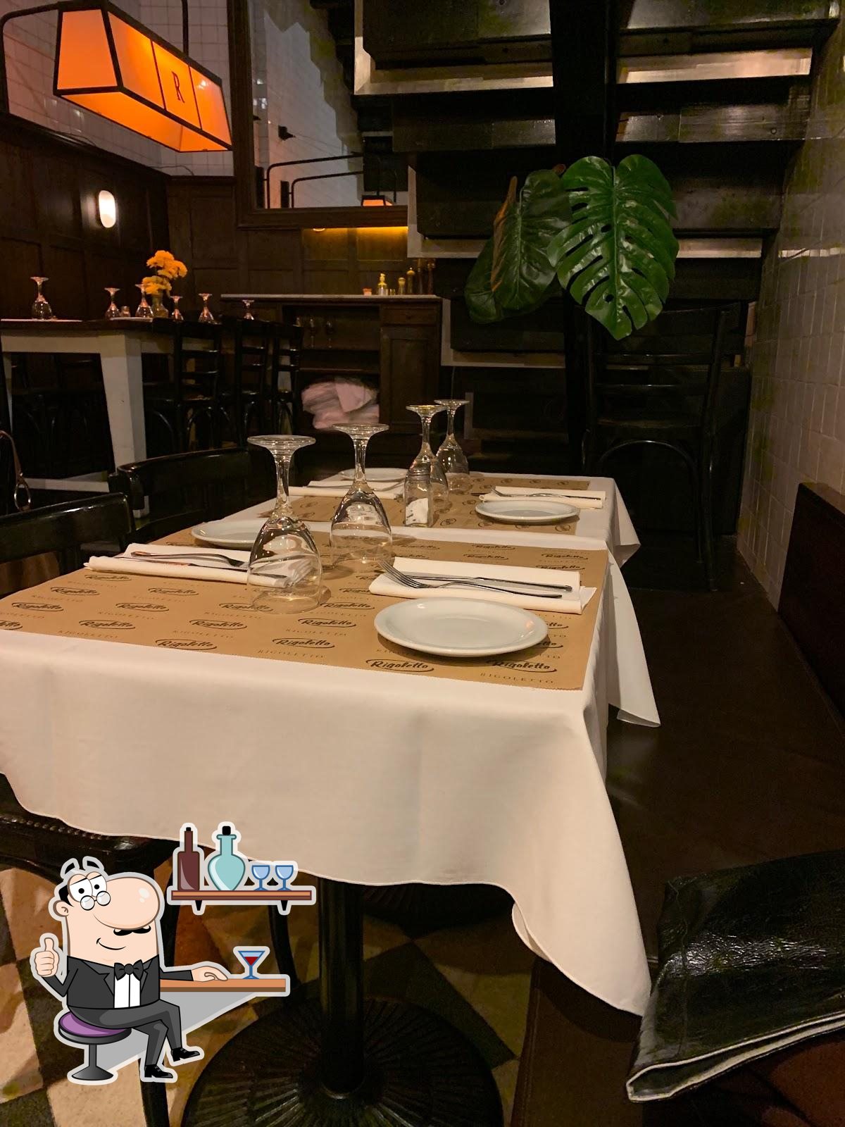 Забронируйте столик в "Rigoletto Restaurant".