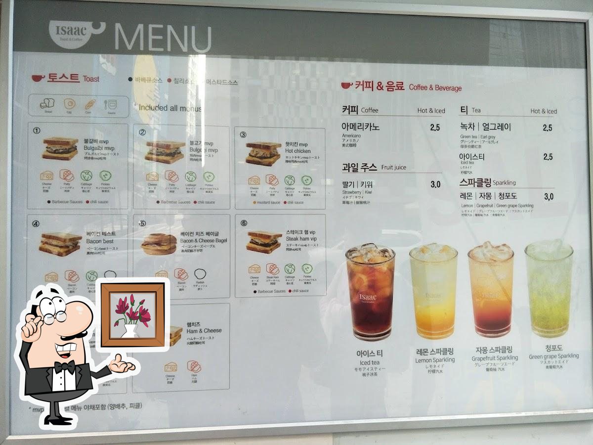 Посмотрите на внутренний интерьер "Isaac Toast & Coffee Myeongdong".