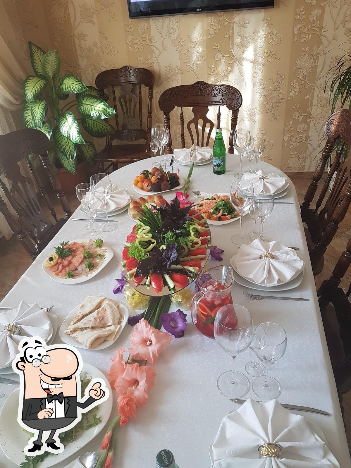 Забронируйте столик в "Камин".