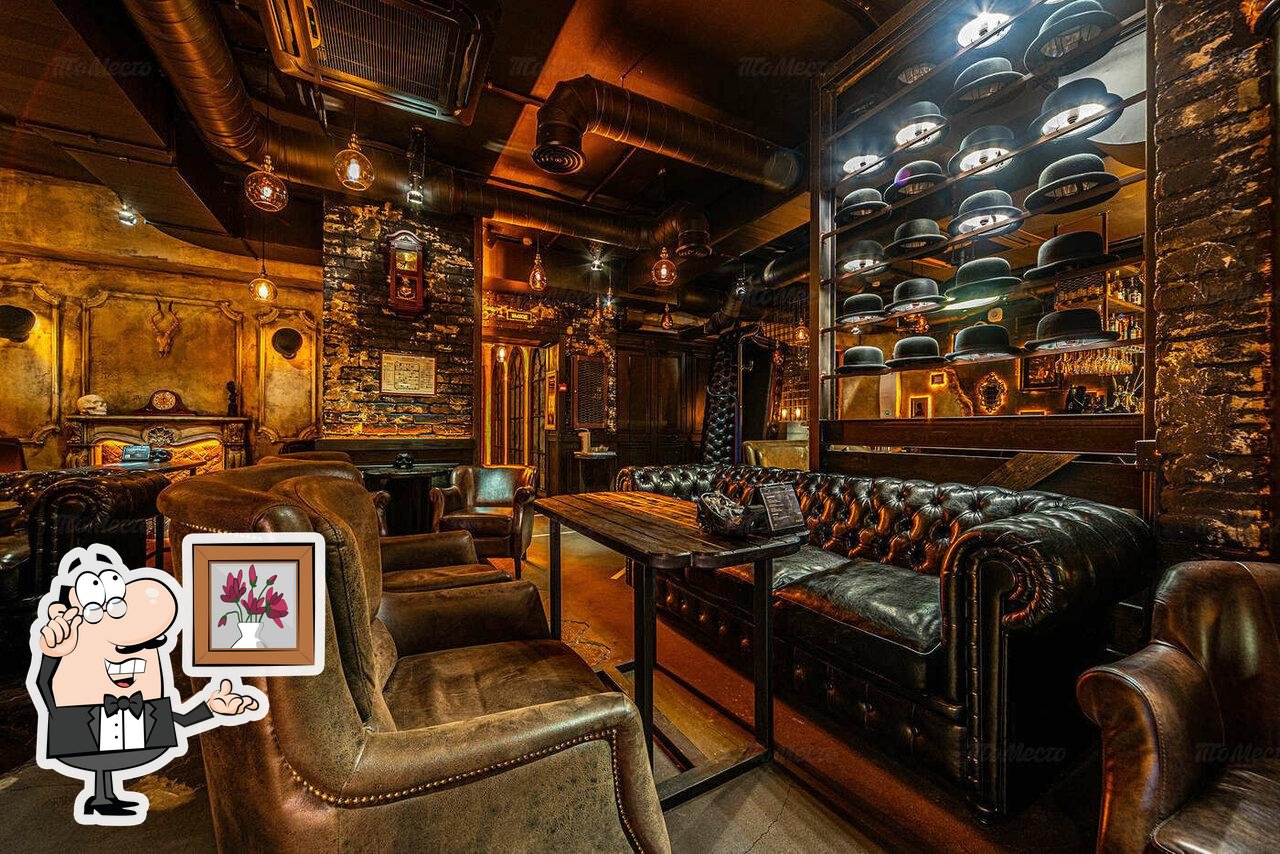Забронируйте столик в "Tangiers Lounge".