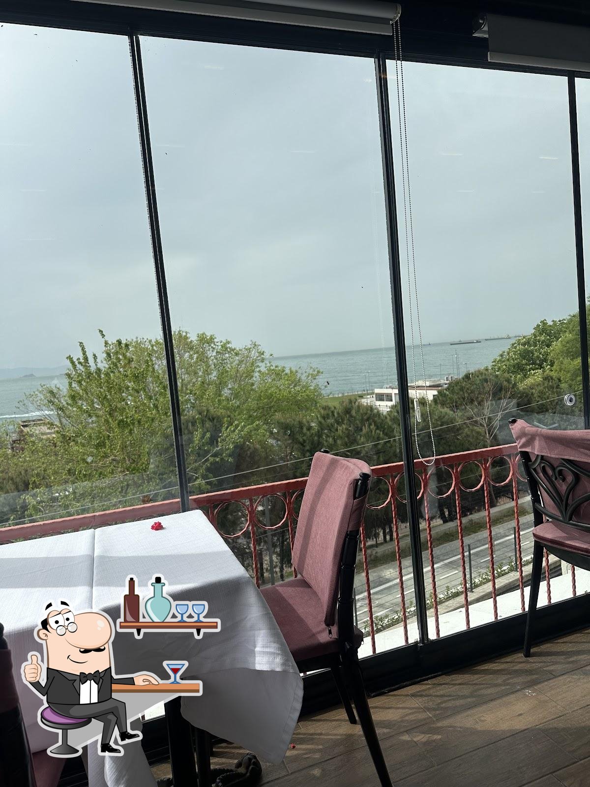 Забронируйте столик в "Marbella Terrace Restaurant".