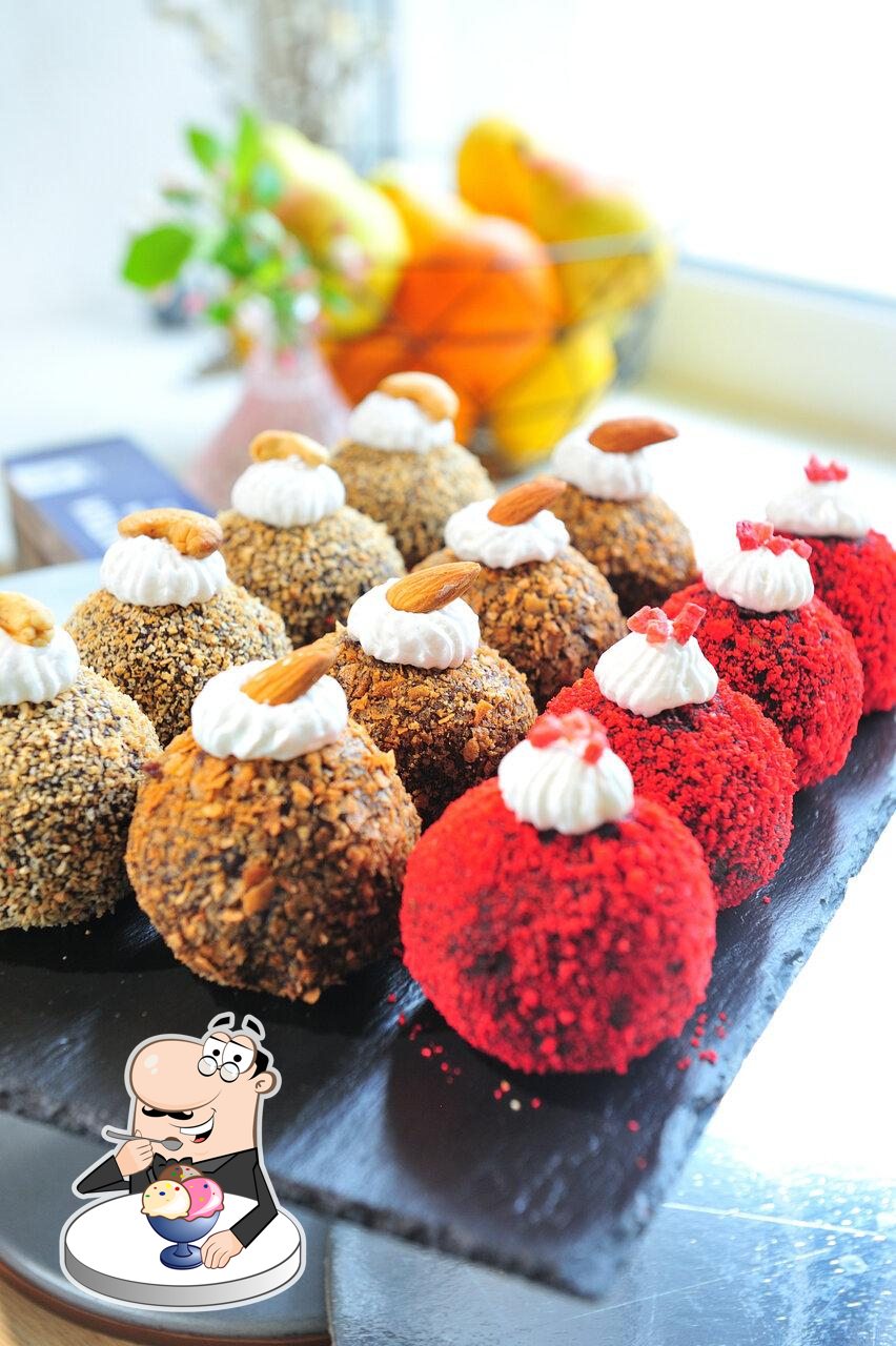 Закажите  один из десертов в "Le dessert".
