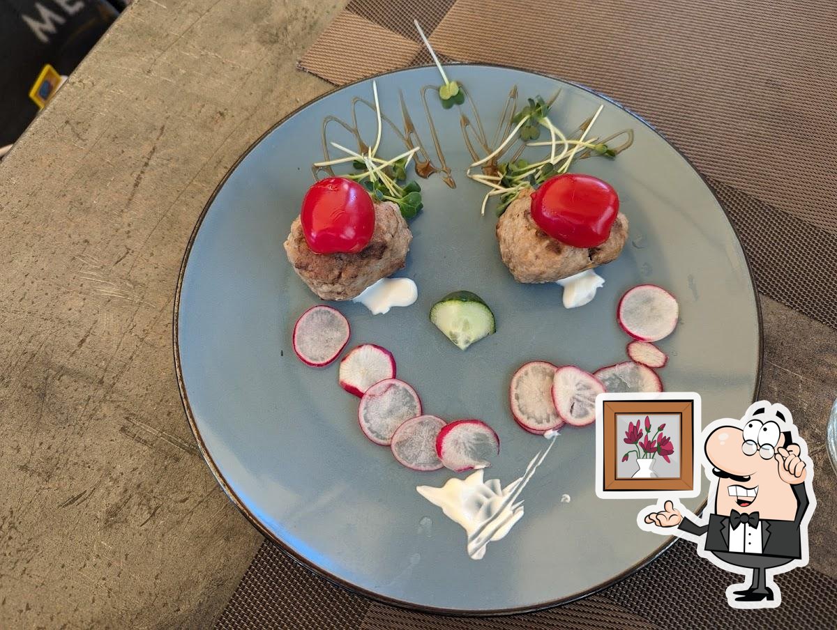 Забронируйте столик в "Zviedru vārti restaurant".