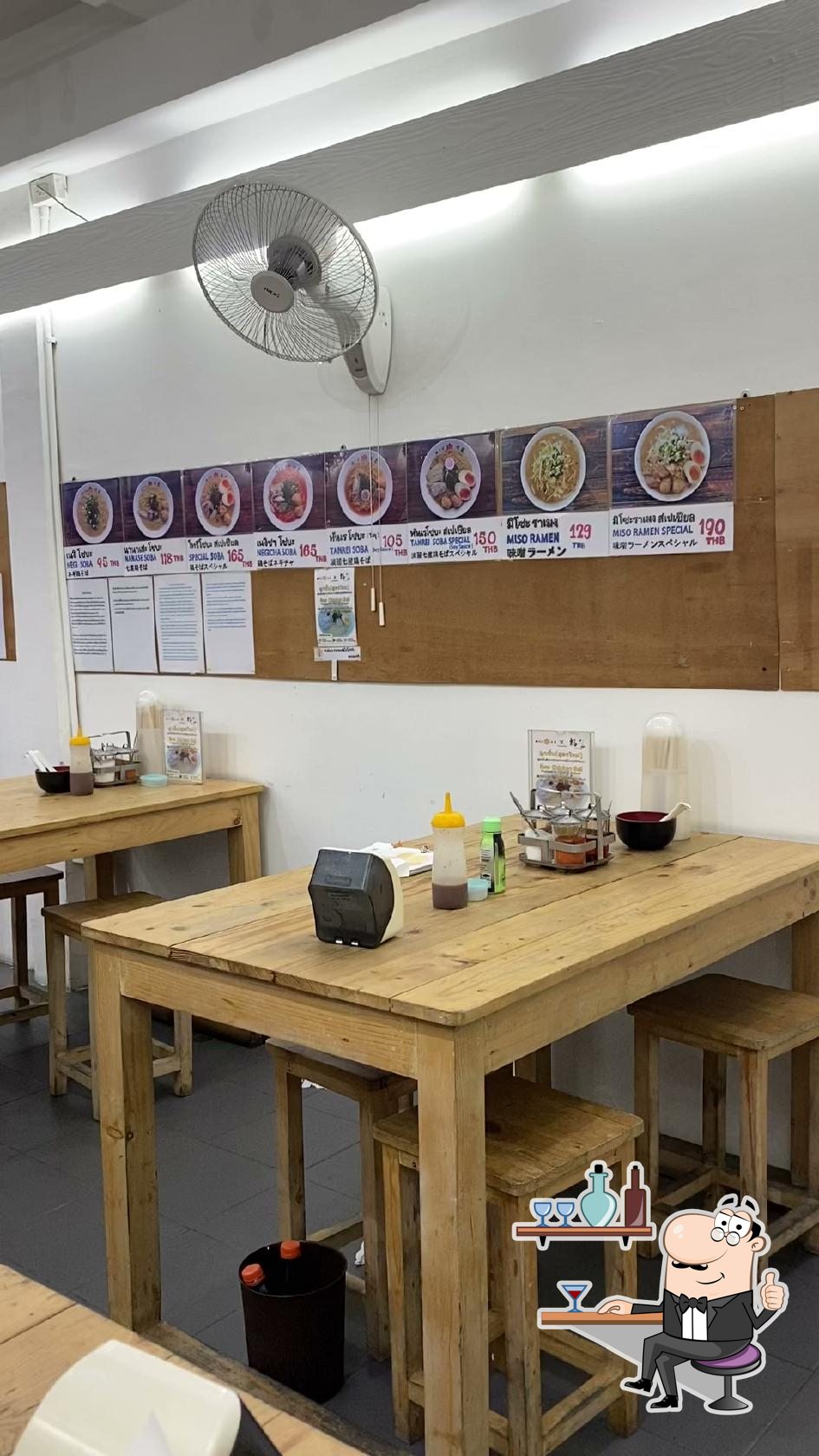 Интерьер "Nanase Ramen Thonglor 七星ラーメントンロー本店".