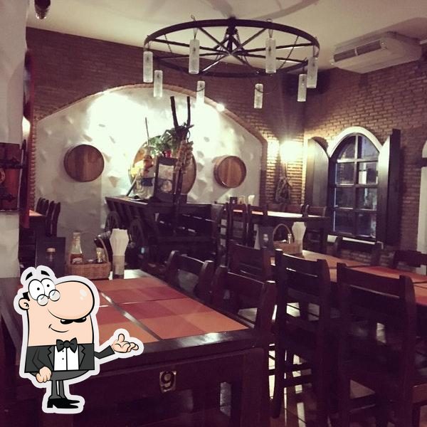 Интерьер "Russian Restaurant The Tavern of 8 Horseshoes".