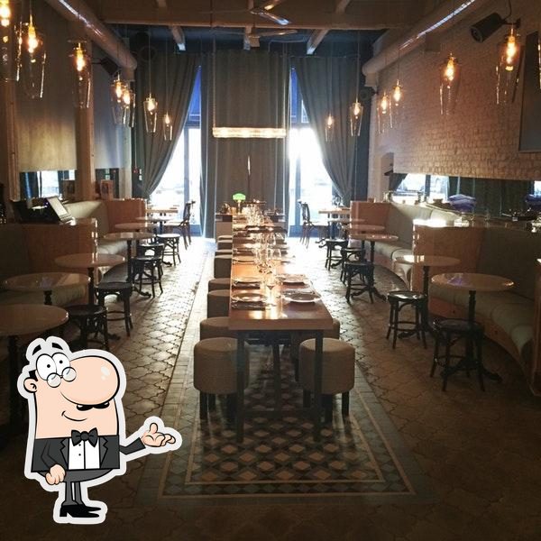 Посмотрите на внутренний интерьер "Canteen".