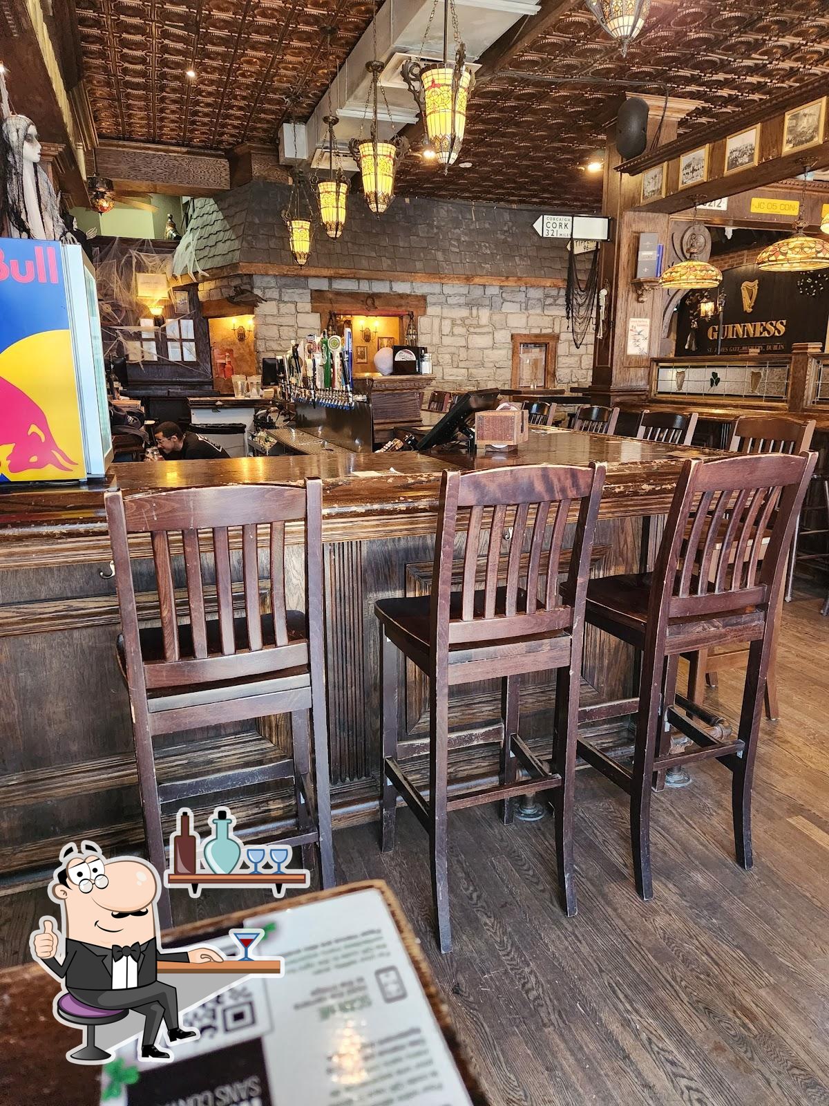 Забронируйте столик в "Mckibbins Irish Pub".