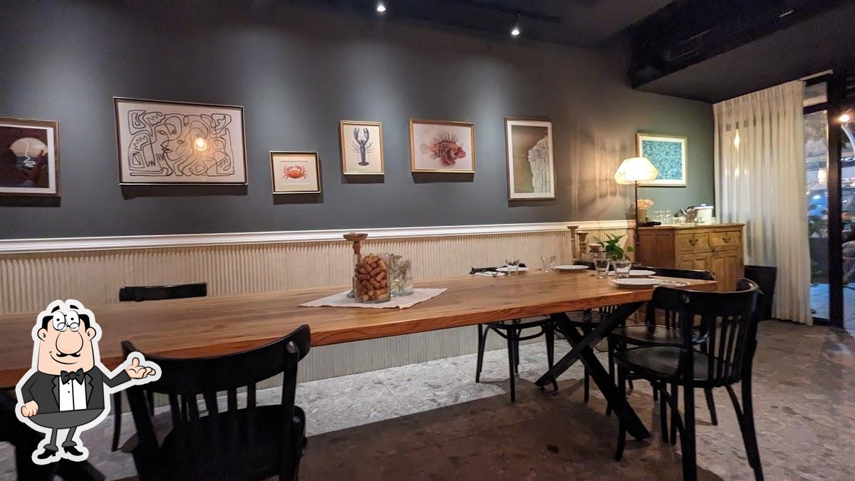 Посмотрите на внутренний интерьер "Venya Bistro".