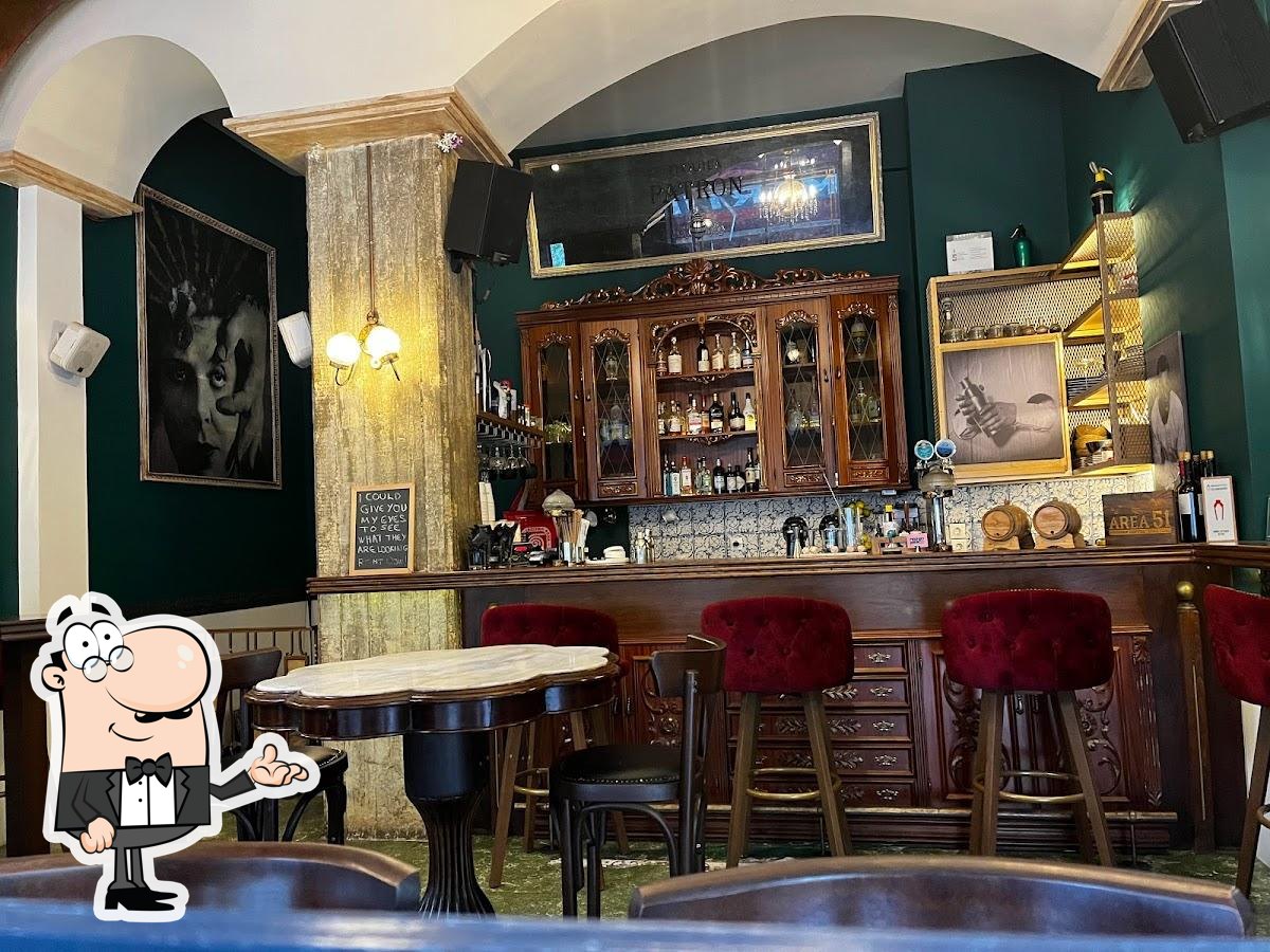 Интерьер "Bunuel Uptempo Bistro".