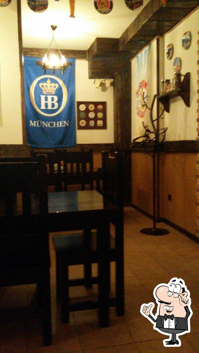 Посмотрите на внутренний интерьер "Beer House".