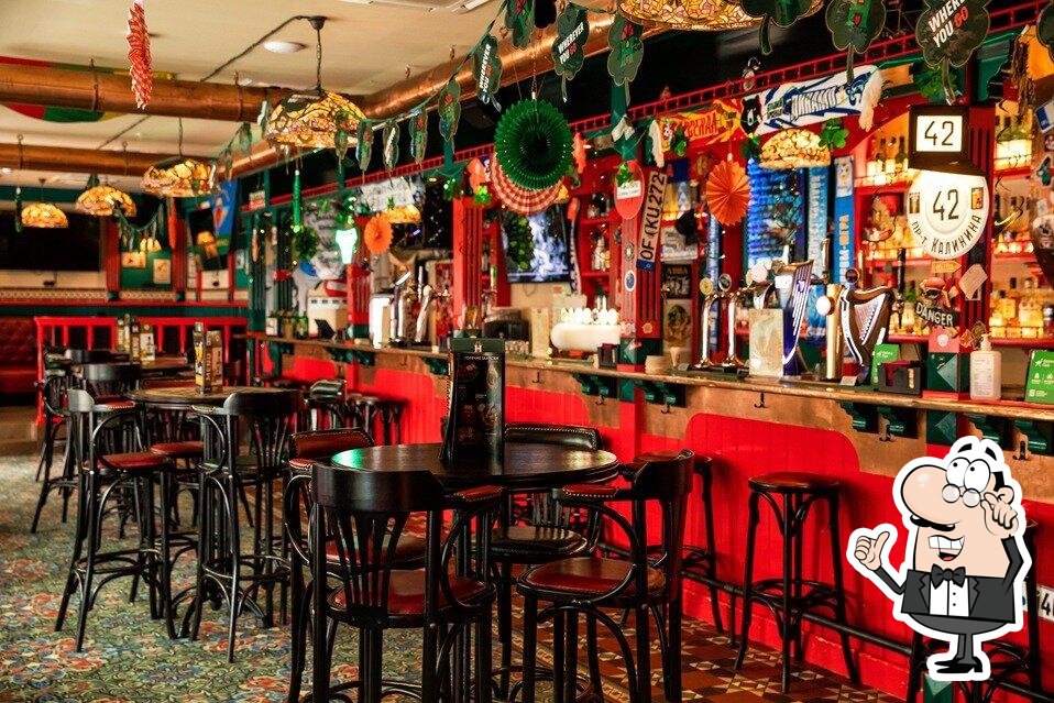 Интерьер "Harat's Pub".