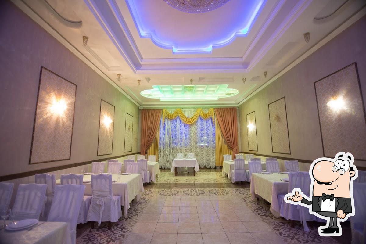 Забронируйте столик в "Кристалл Палас".