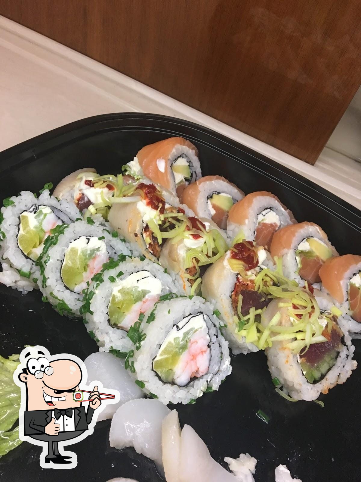 В "SUSHI ROCK" вы можете попробовать суши.