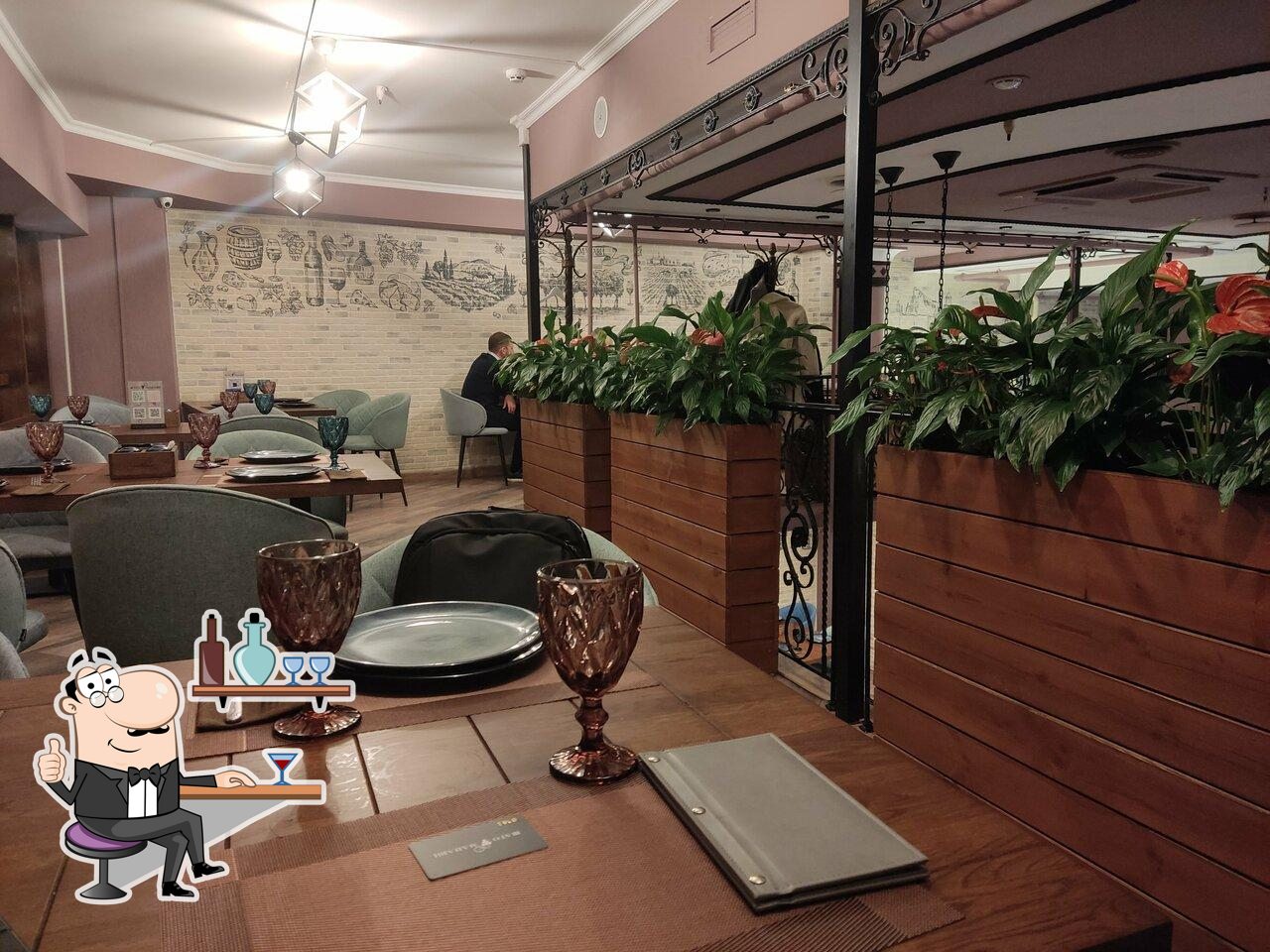 Посмотрите на внутренний интерьер "Шато Манави".
