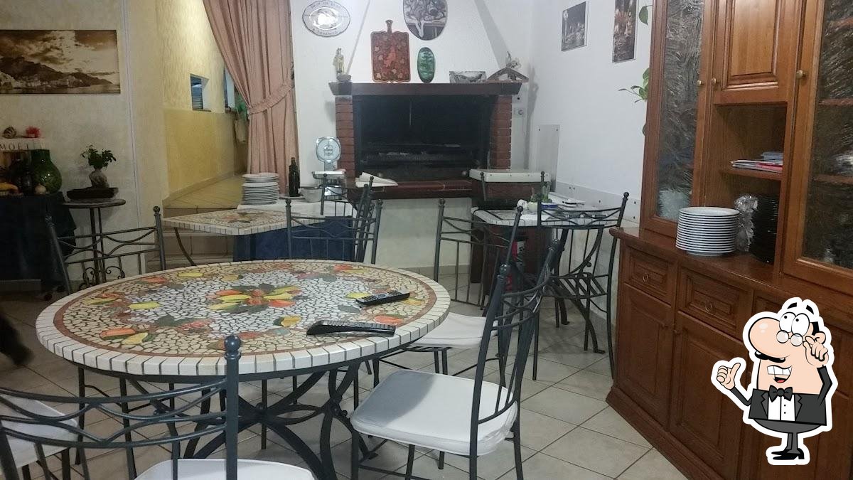 Забронируйте столик в "La Capannina".