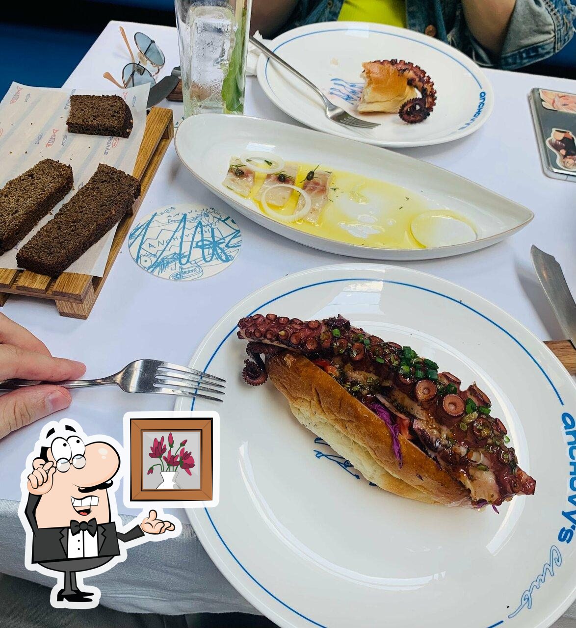 Забронируйте столик в "Anchovy’s Club".