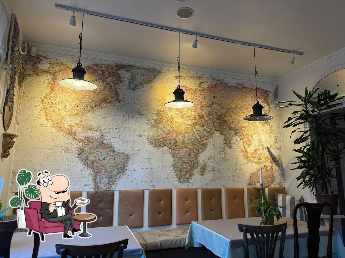 Посмотрите на внутренний интерьер "Restaurant Rosemarine".