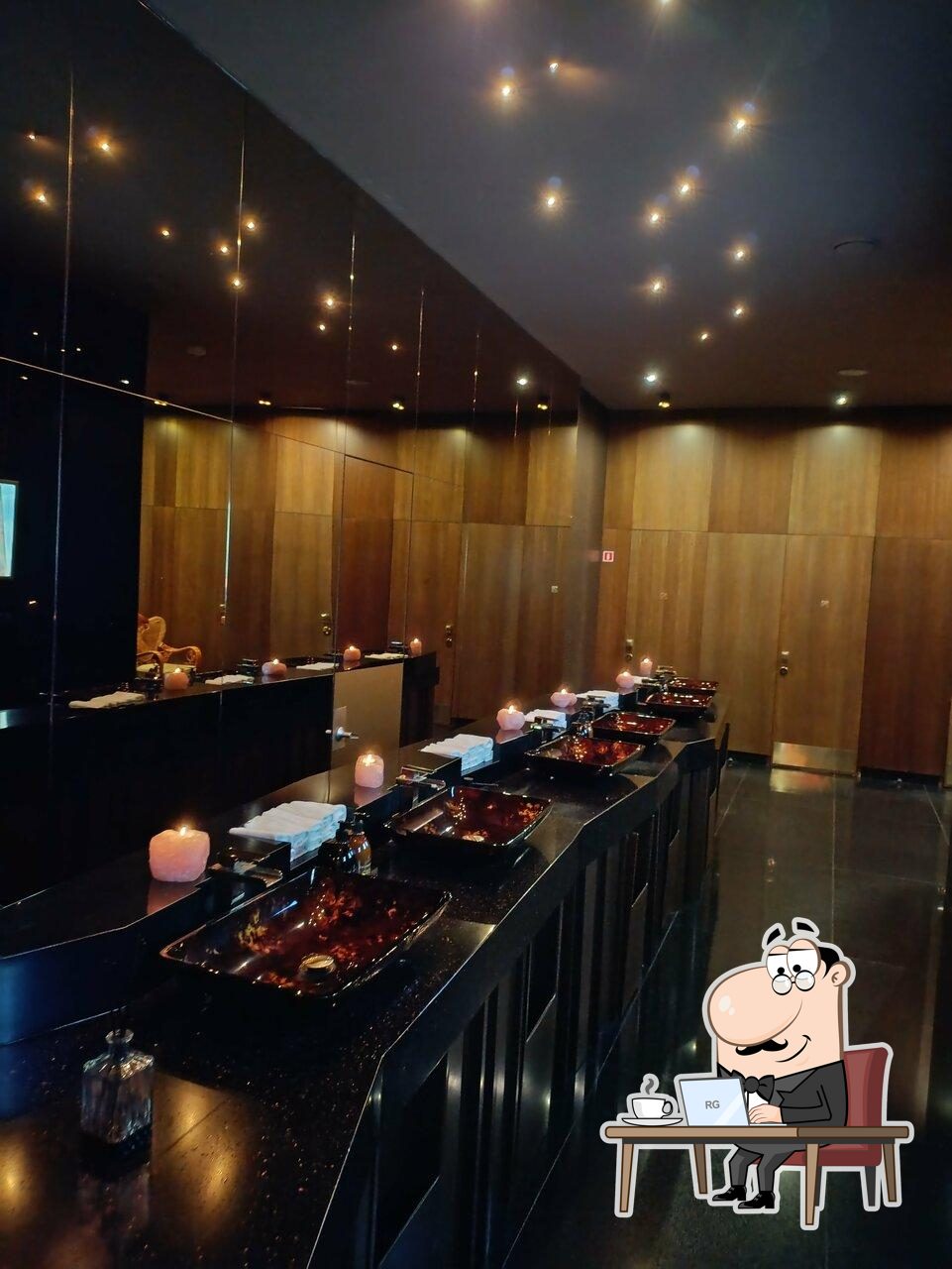 Посмотрите на внутренний интерьер "Balzi Rossi".