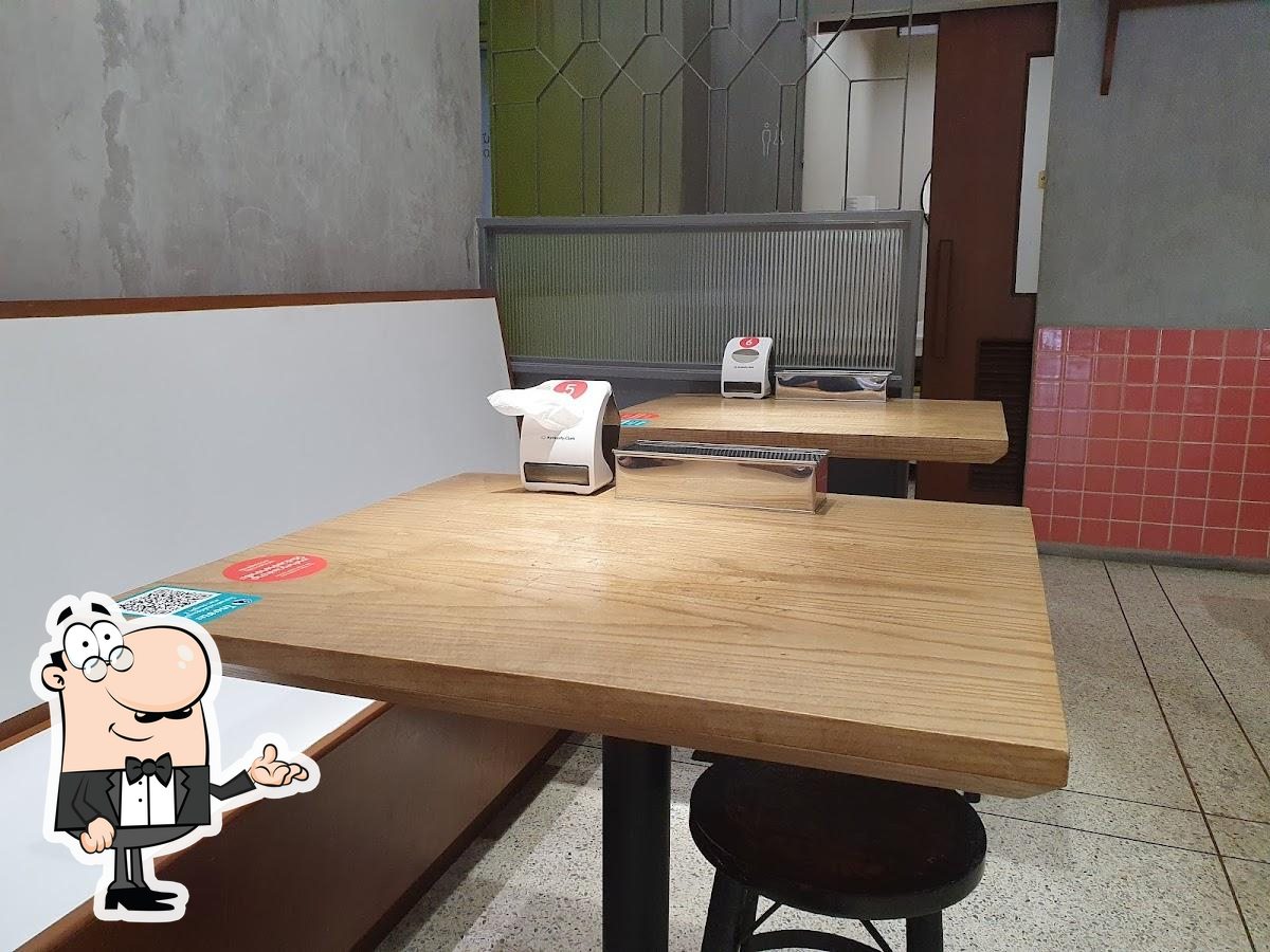 Забронируйте столик в "Go Ang Pratunam Hainanese Chicken Rice 2".