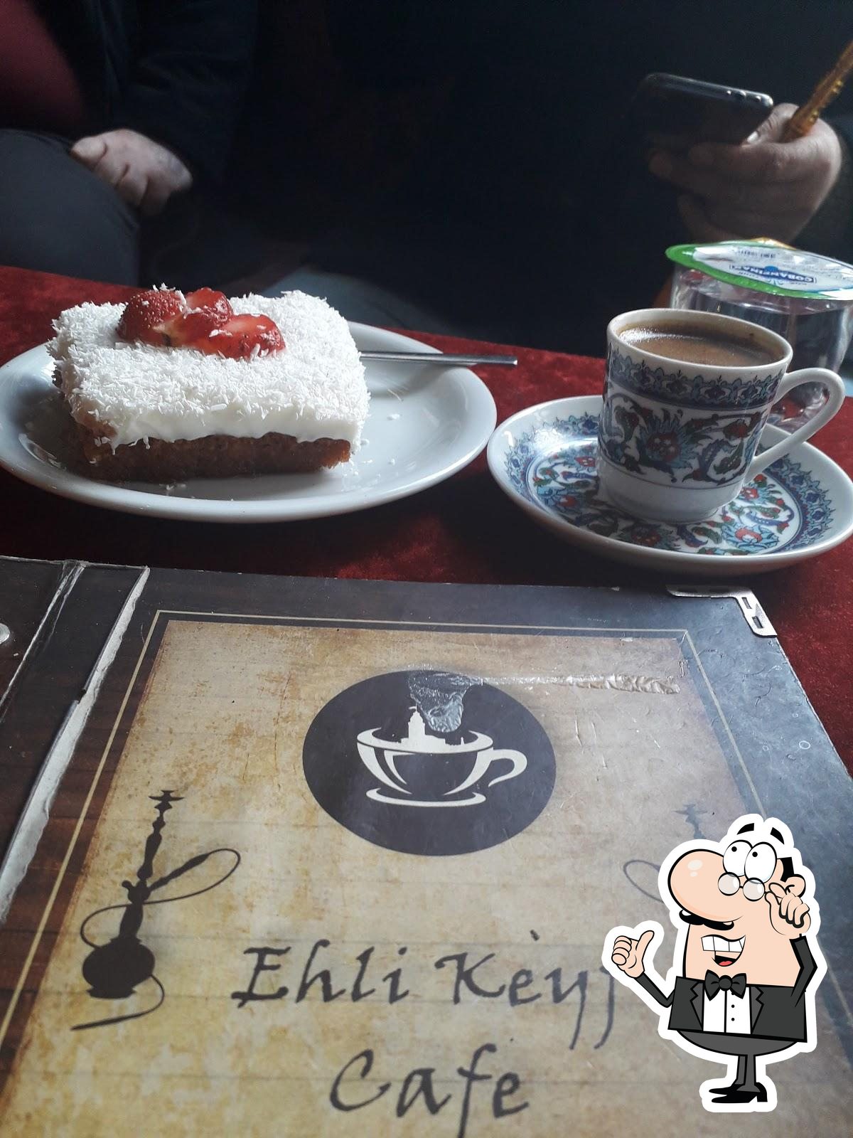 Посмотрите на внутренний интерьер "EHLİ KEYF CAFE".