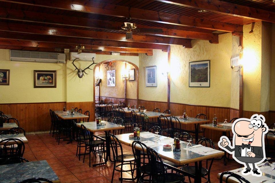 Посмотрите на внутренний интерьер "Restaurant El Pulpero de Lugo".