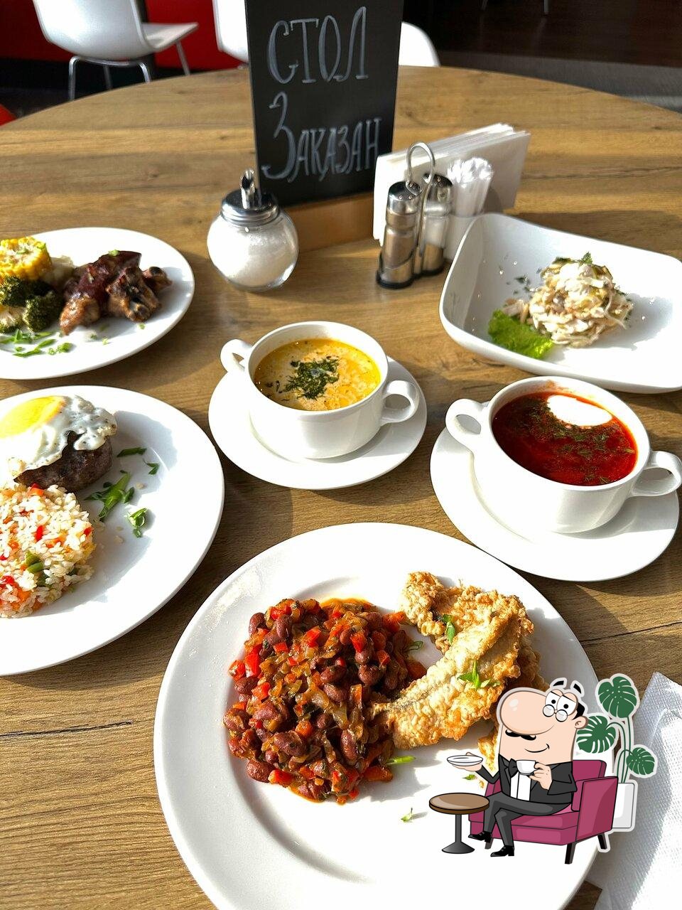 Посмотрите на внутренний интерьер "Ibis Kitchen Restaurant".