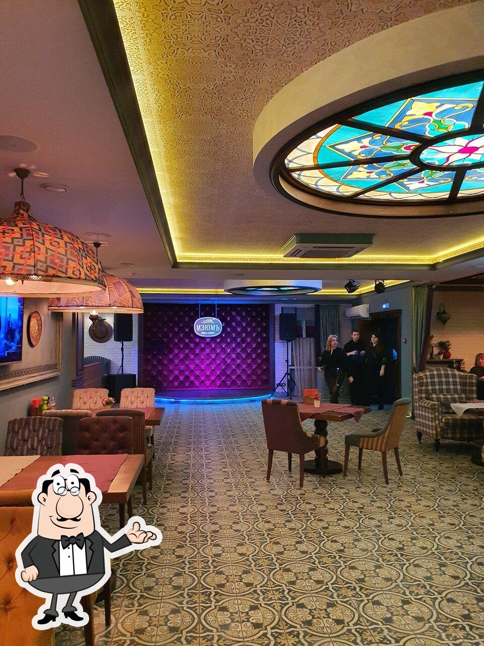 Посмотрите на внутренний интерьер "Изюмъ".