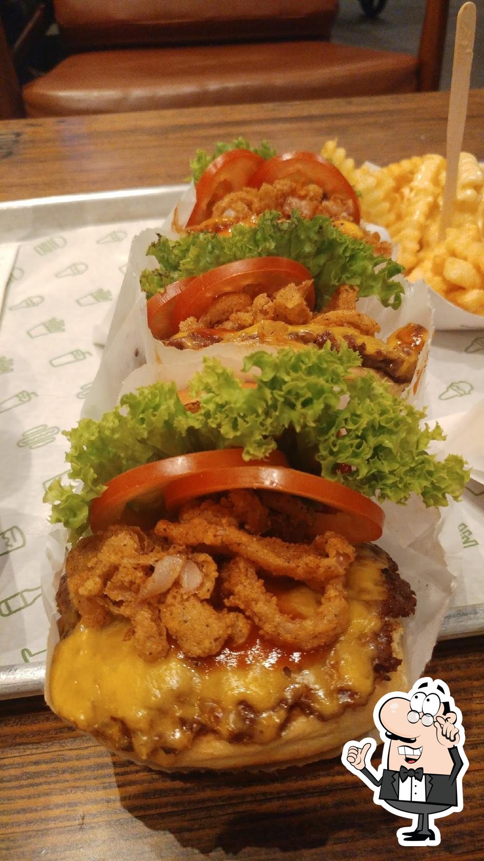 Посмотрите на внутренний интерьер "Shake Shack".