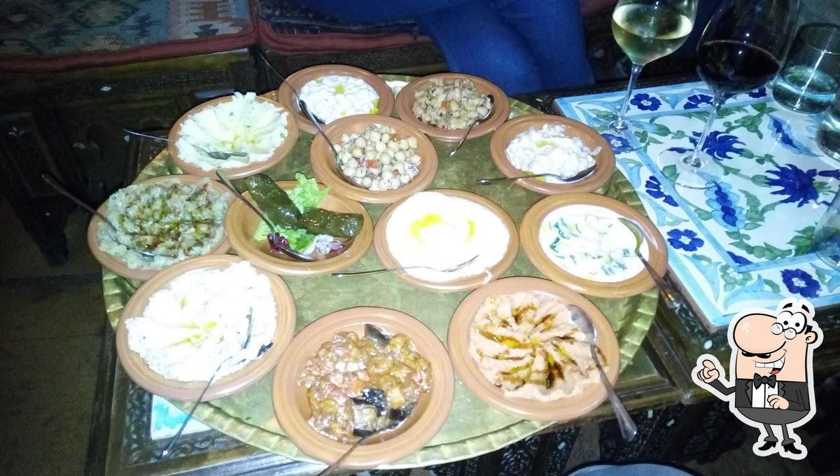 Интерьер ""SCIAM" Shisha Bar Ristorante Siriano Cocktail Lounge".