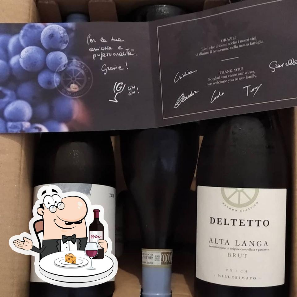 Приятно насладиться бокалом вина в "A Grillo Restaurant & Wine".