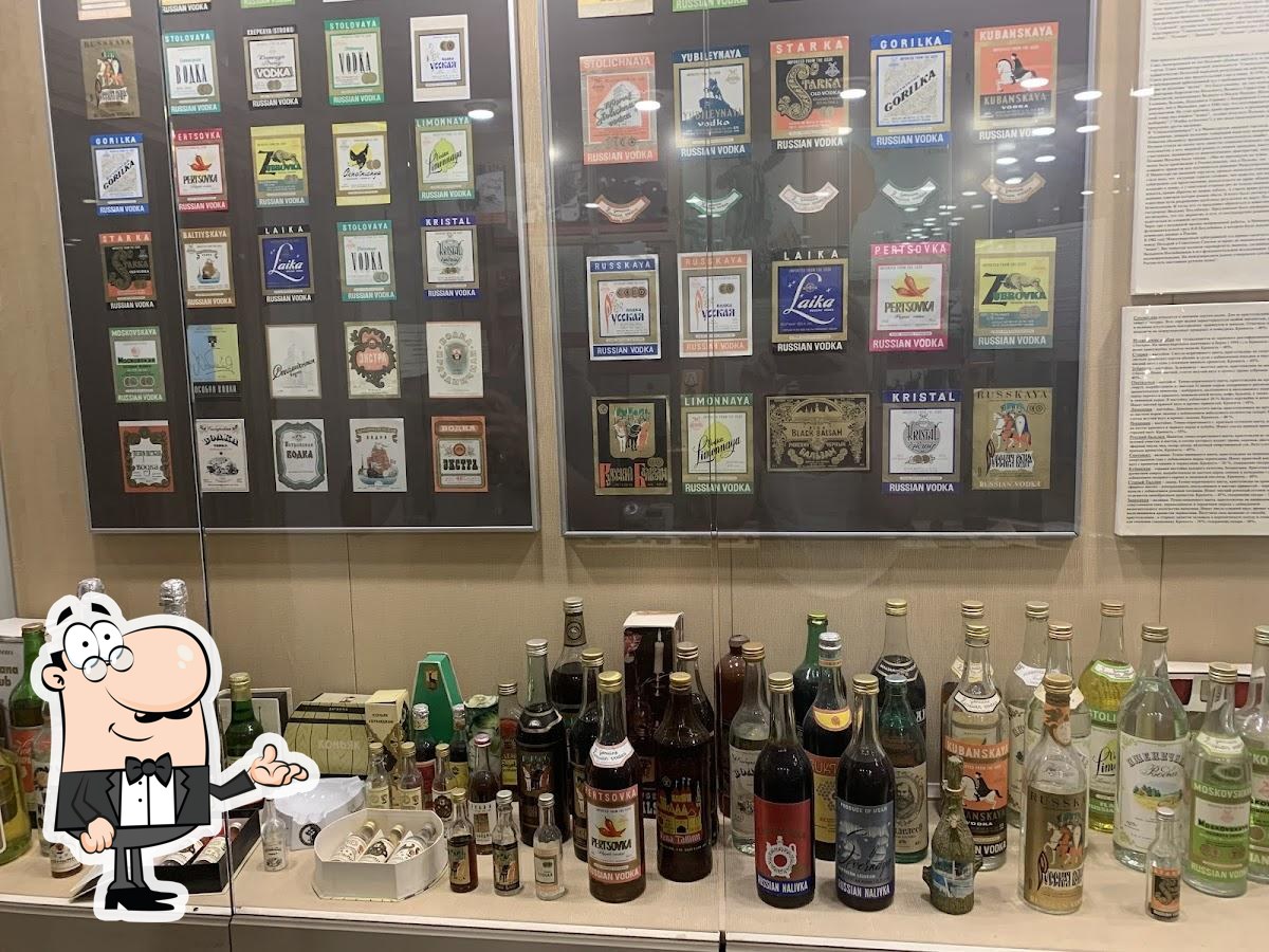 Забронируйте столик в "Русская рюмочная № 1".