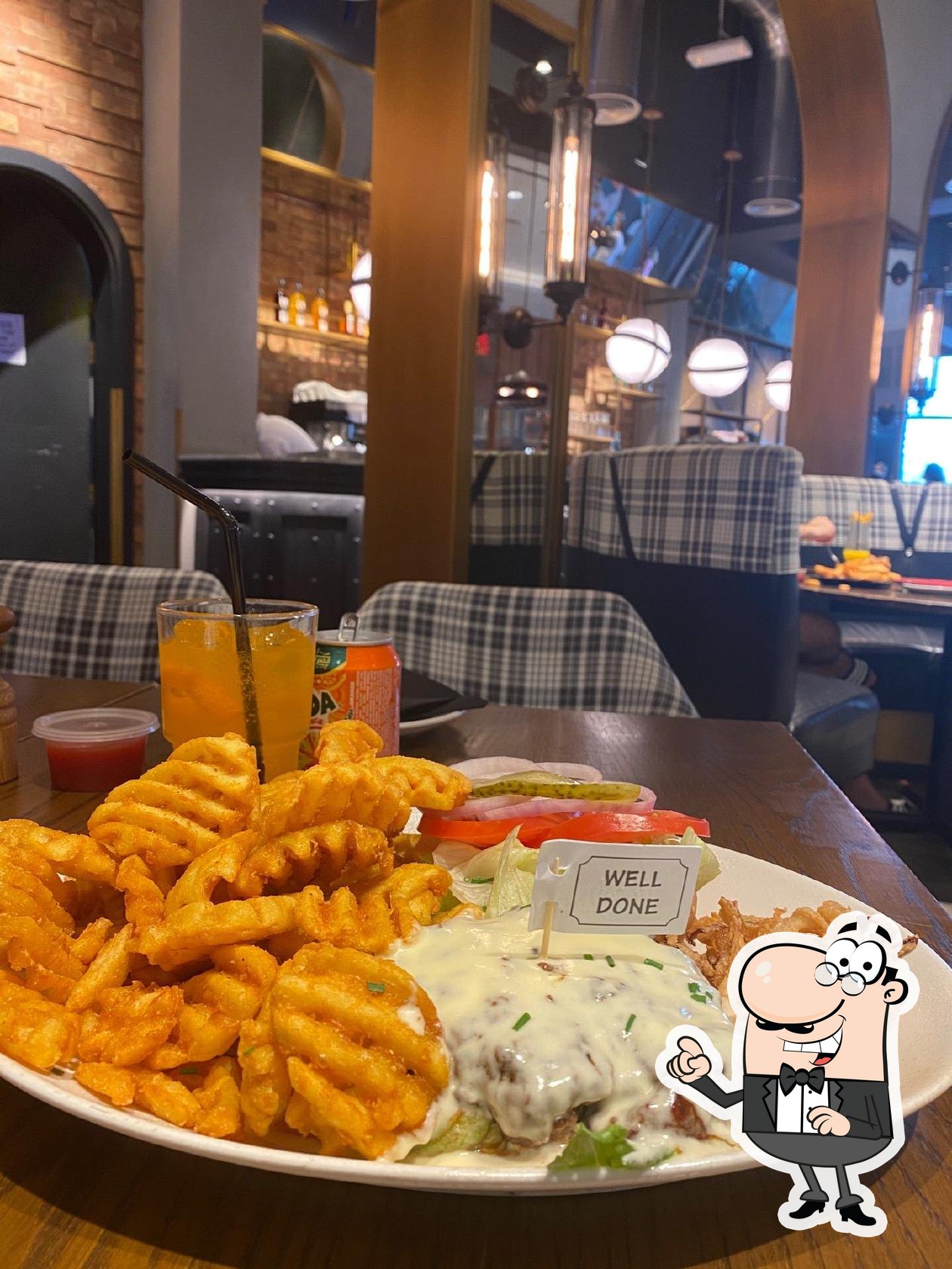 Забронируйте столик в "Hurricane’s Grill Dubai Mall".