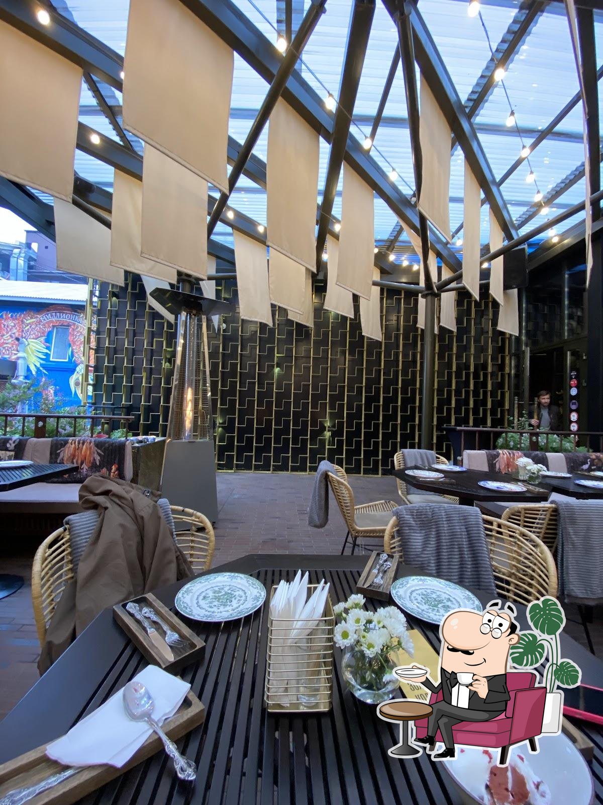 Посмотрите на внутренний интерьер "Миллионка".