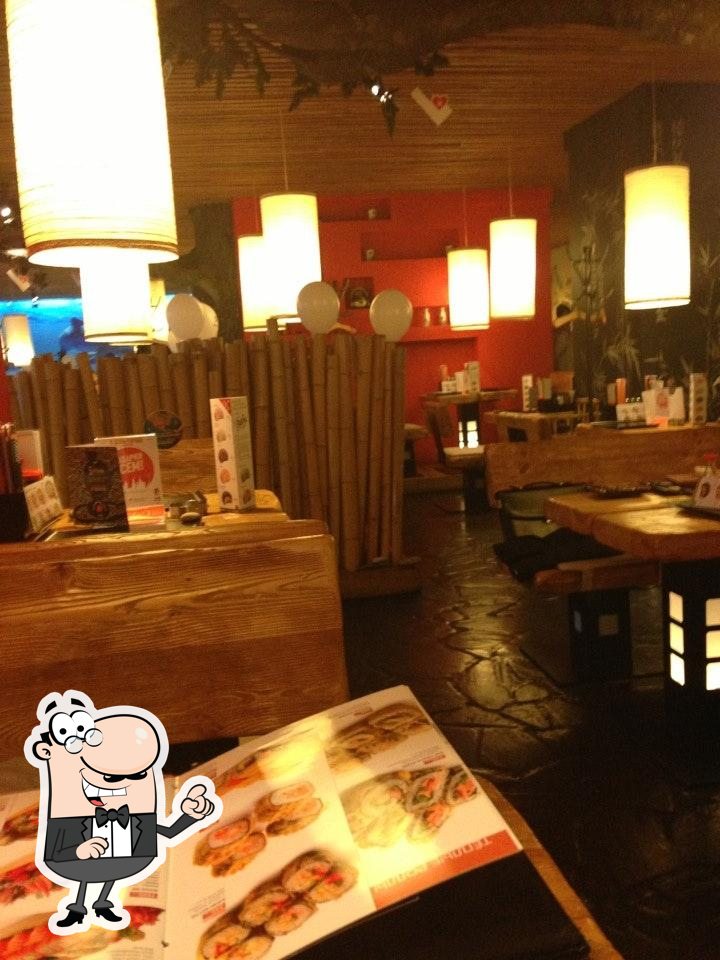 Посмотрите на внутренний интерьер "Тануки".