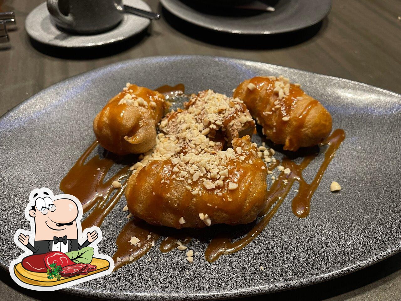 Мясные блюда подают в "БАО".
