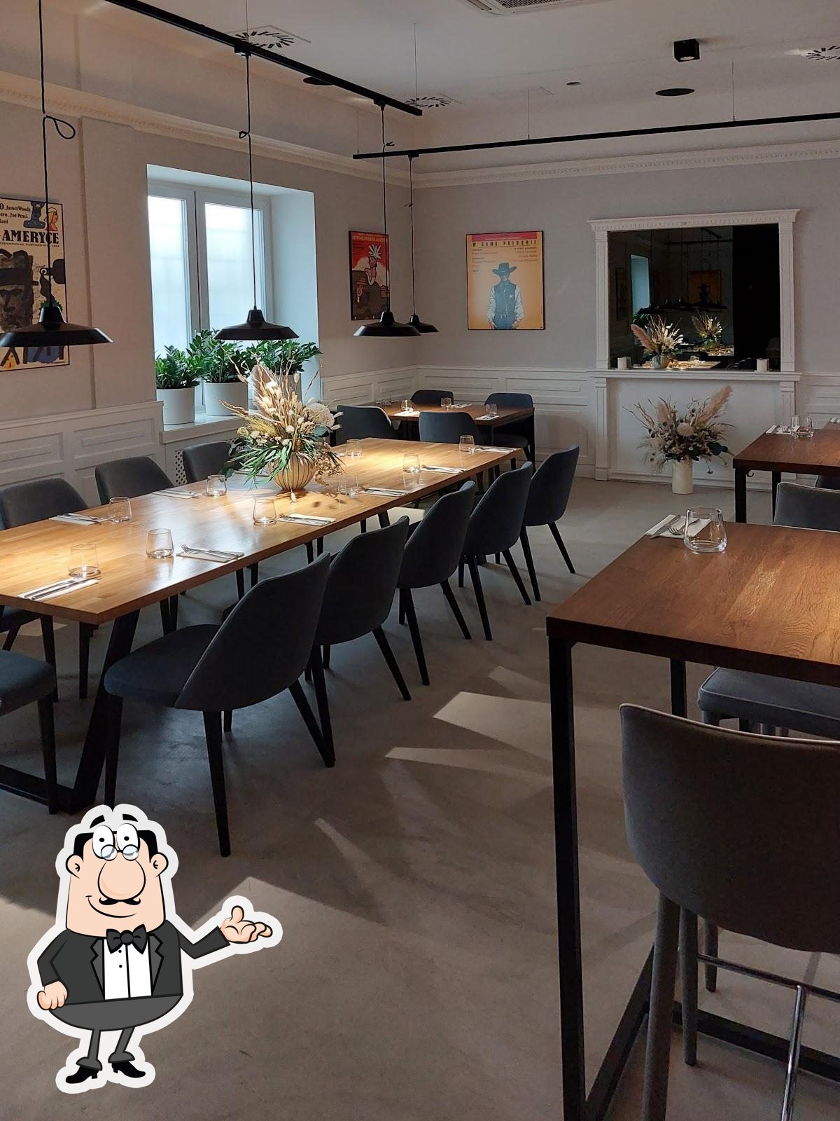 Посмотрите на внутренний интерьер "Diverso Ristorante Italiano".