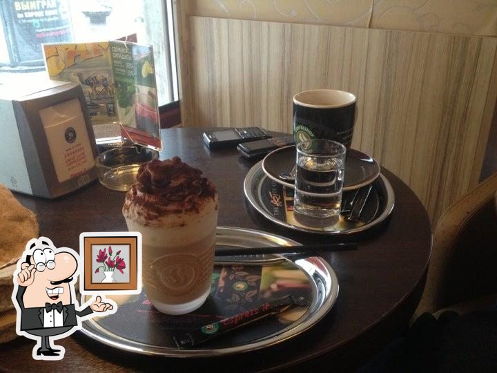 Посмотрите на внутренний интерьер "Coffeeshop Company".