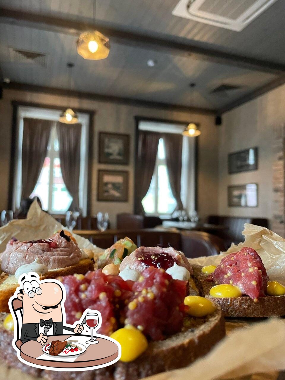 Мясные блюда предлагают в "Grand Pub".