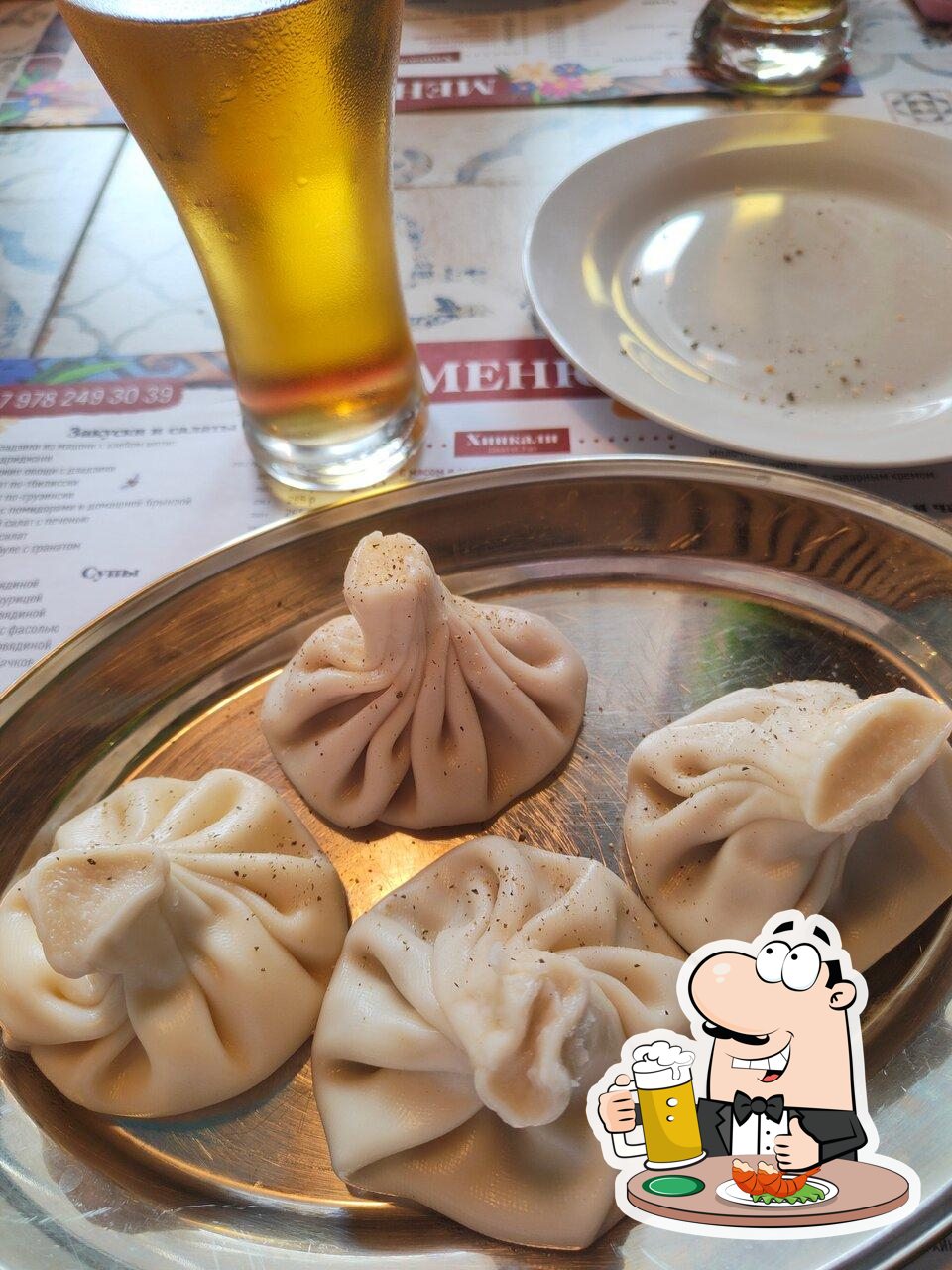 Насладитесь пинтой темного или светлого пива.