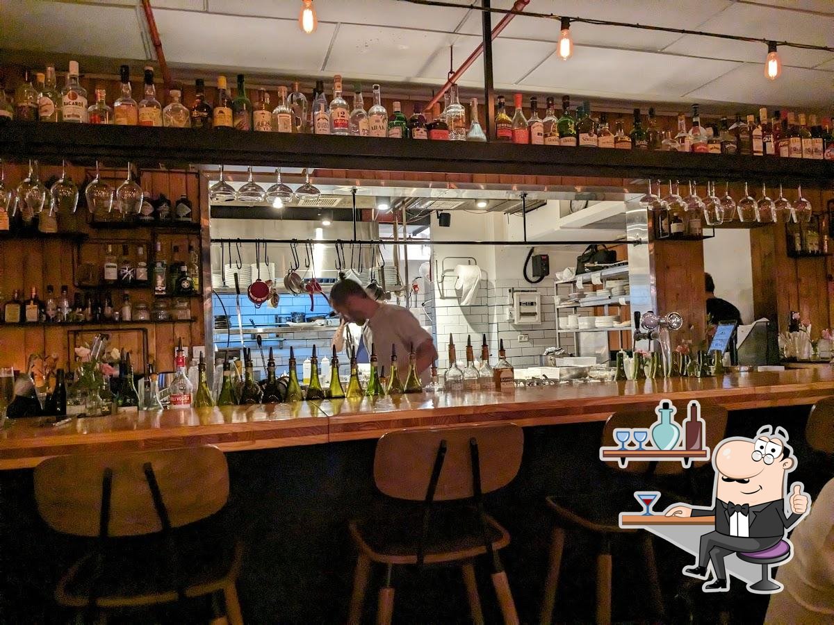 Посмотрите на внутренний интерьер "Venya Bistro".