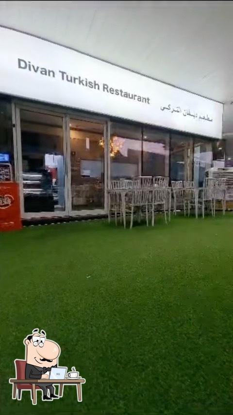 Забронируйте столик в "Divan Turkish Restaurant".