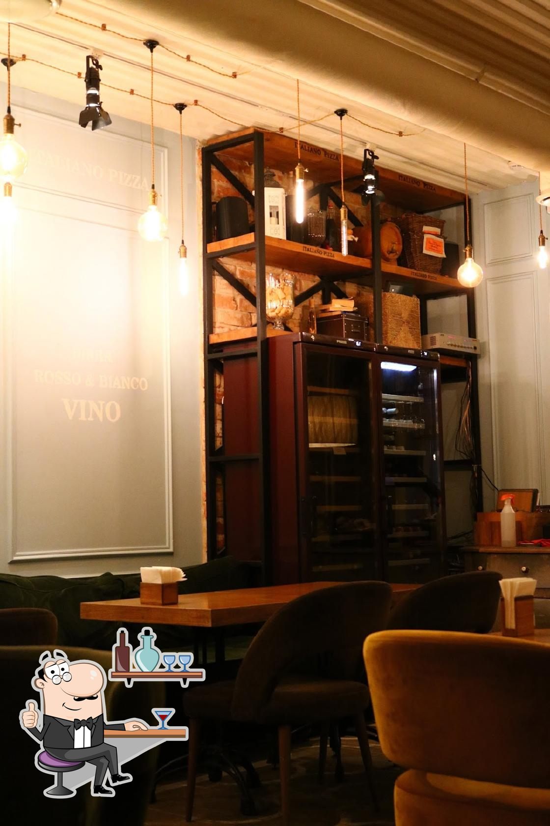 Забронируйте столик в "Кафе Сицилия".