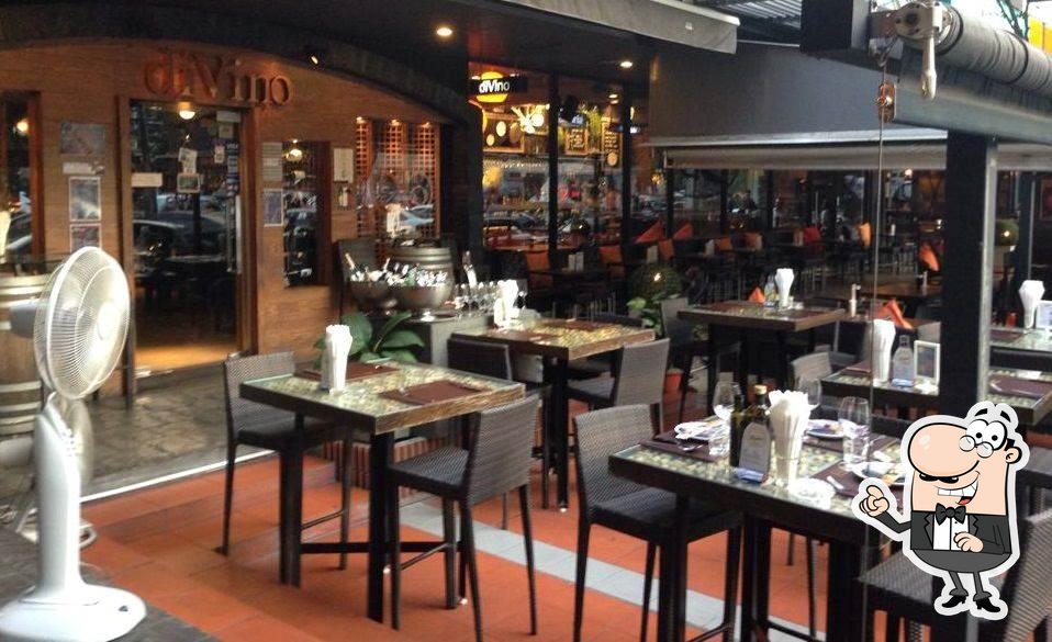 Посмотрите на внутренний интерьер "Di Vino Bangkok Italian Restaurant Thonglor".