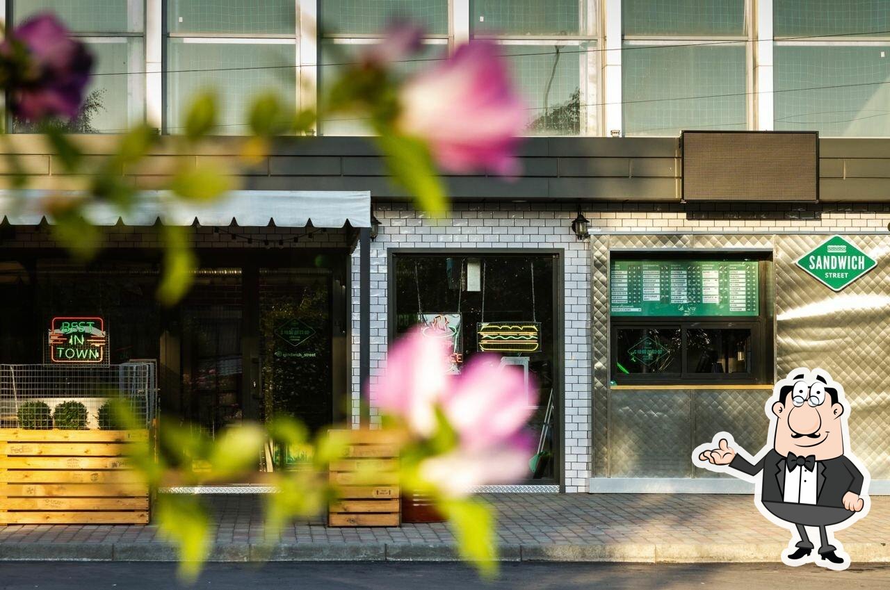 Забронируйте столик в "Sandwich street".